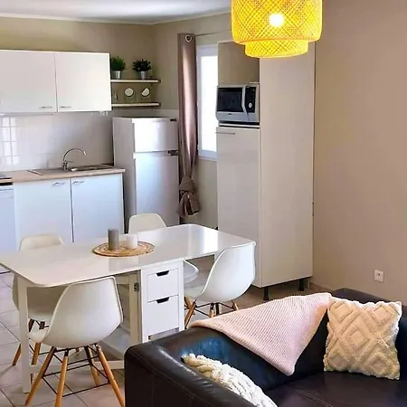 Maison Chaleureuse F3 Avec 3piscines Dans